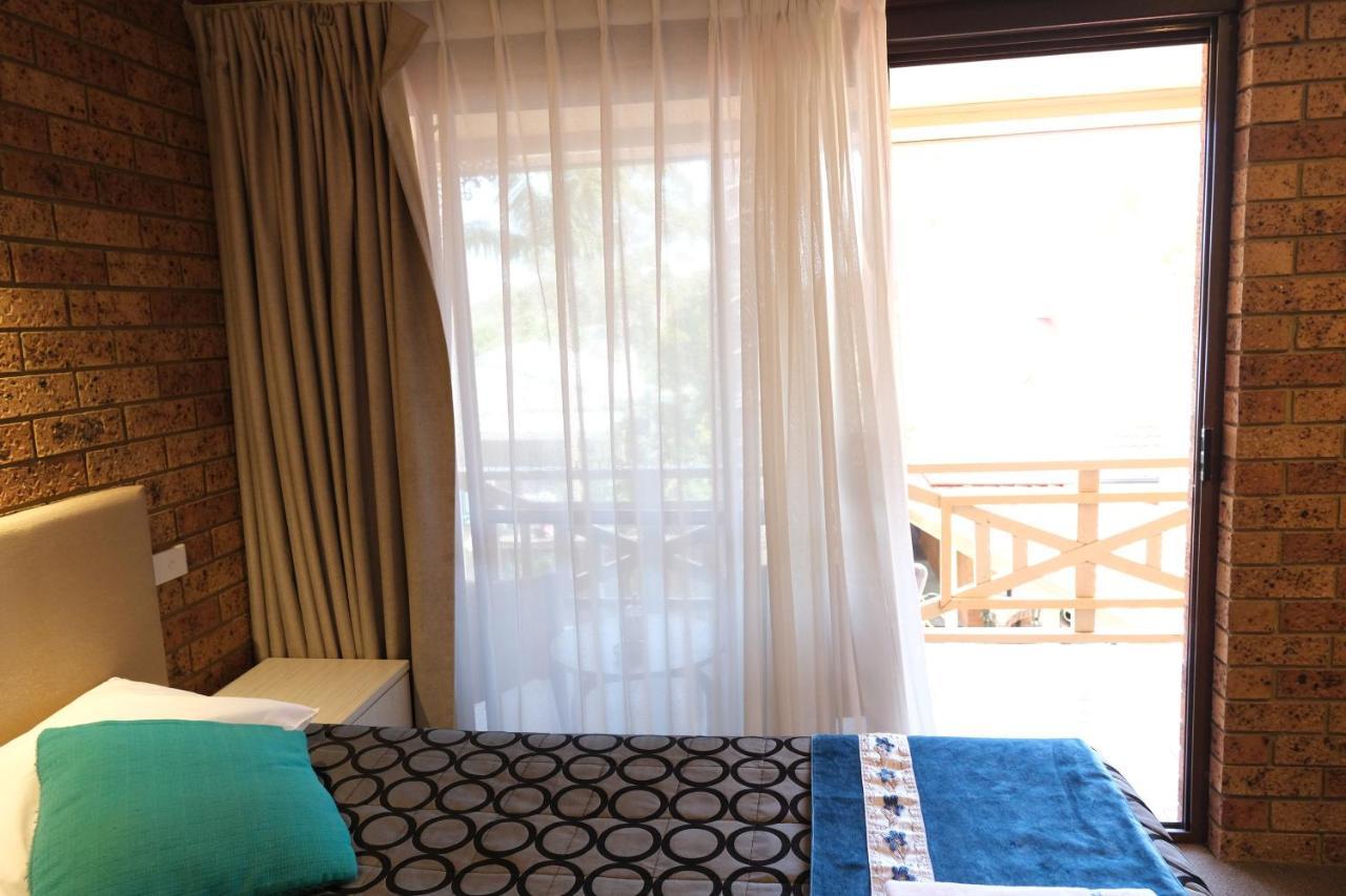Sapphire Palms Motel Entrance Ngoại thất bức ảnh
